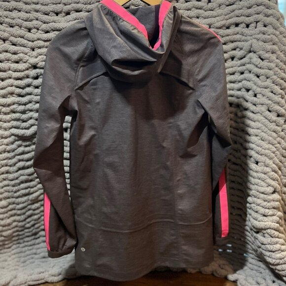 Lululemon The Drizz Lightweight Rain Jacket in Black Cherry Size 4 - Picture 4 of 16